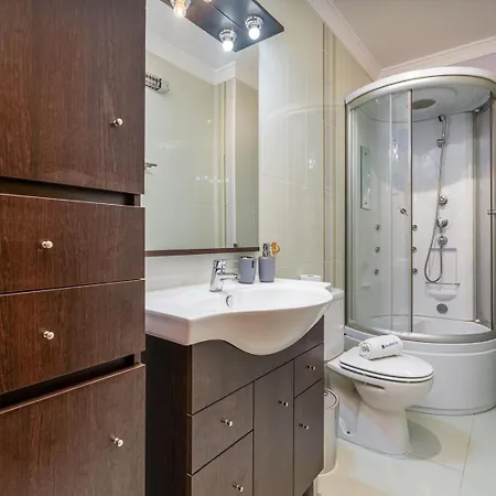 Hostwise - Bright & Spacious Flat Apartment *