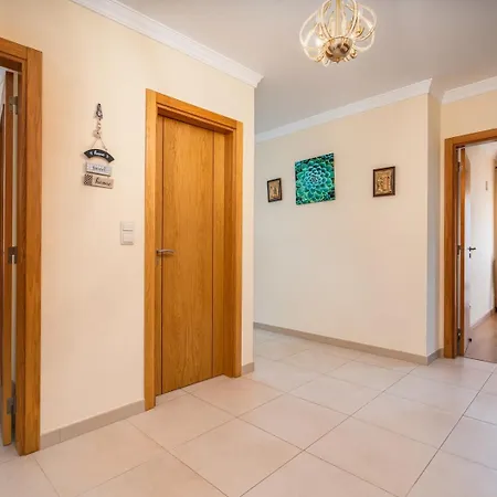 Hostwise - Bright & Spacious Flat Vila Real de Santo Antonio