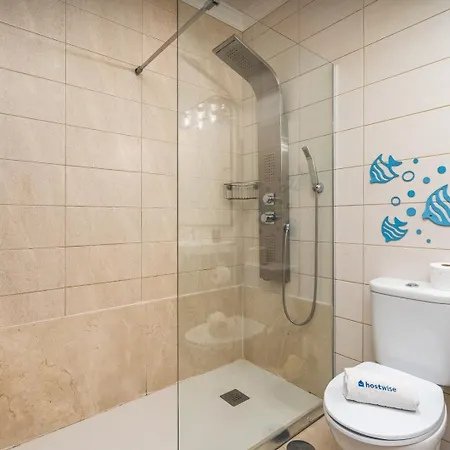Hostwise - Bright & Spacious Flat Apartment *