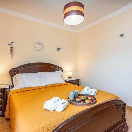 Hostwise - Bright & Spacious Flat *