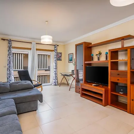 Apartment Bright & Spacious Flat By Hostwise