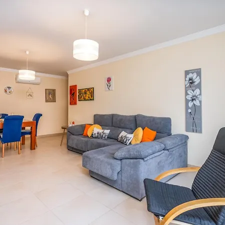 Bright & Spacious Flat By Hostwise דירה *