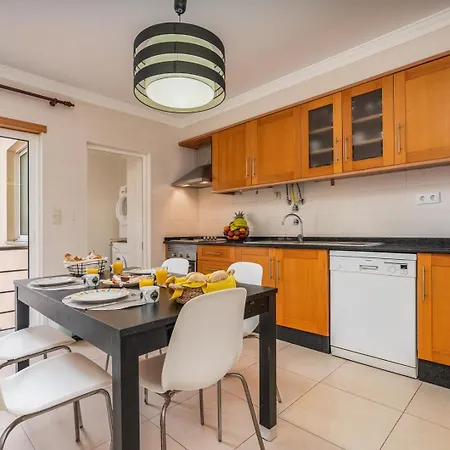 Apartment Hostwise - Bright & Spacious Flat Vila Real de Santo Antonio