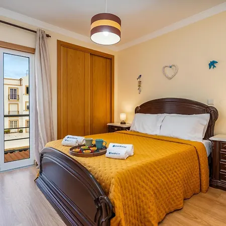 Hostwise - Bright & Spacious Flat *