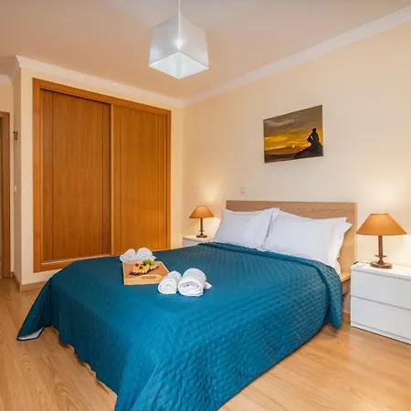 Hostwise - Bright & Spacious Flat Apartment *